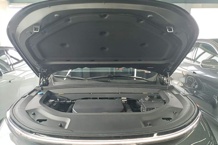 Used Li Auto L8 2023 Pro Model Engine Bay