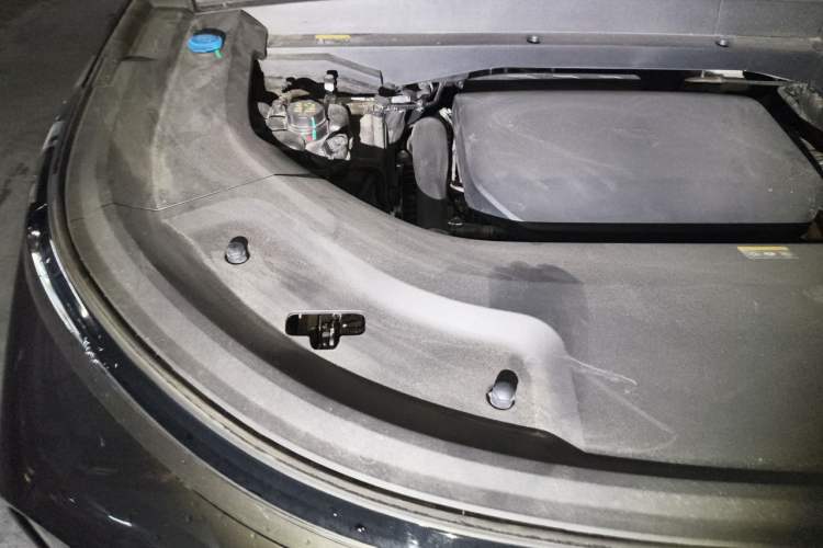 Used Li Auto L8 2023 Pro Model Engine Bay Right