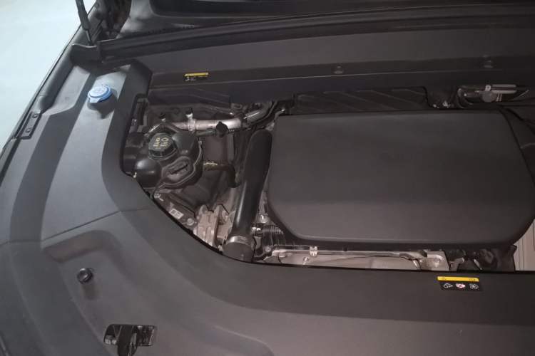 Used Li Auto L8 2023 Pro Model Engine Bay Right