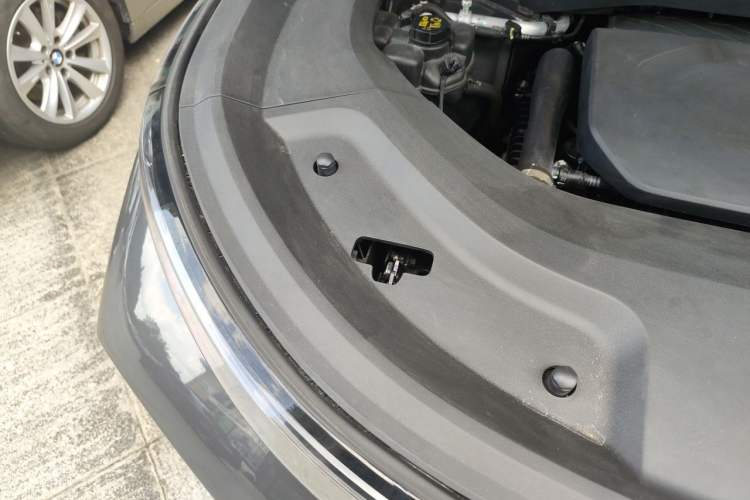 Used Li Auto L8 2023 Pro Model Engine Bay Right
