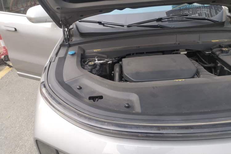 Used Li Auto L8 2023 Pro Model Engine Bay Right