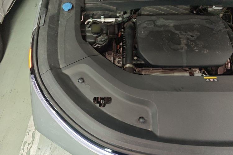 Used Li Auto L8 2023 Pro Model Engine Bay Right