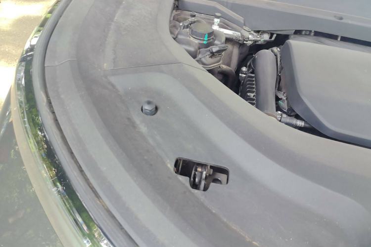 Used Li Auto L8 2023 Pro Model Engine Bay Right