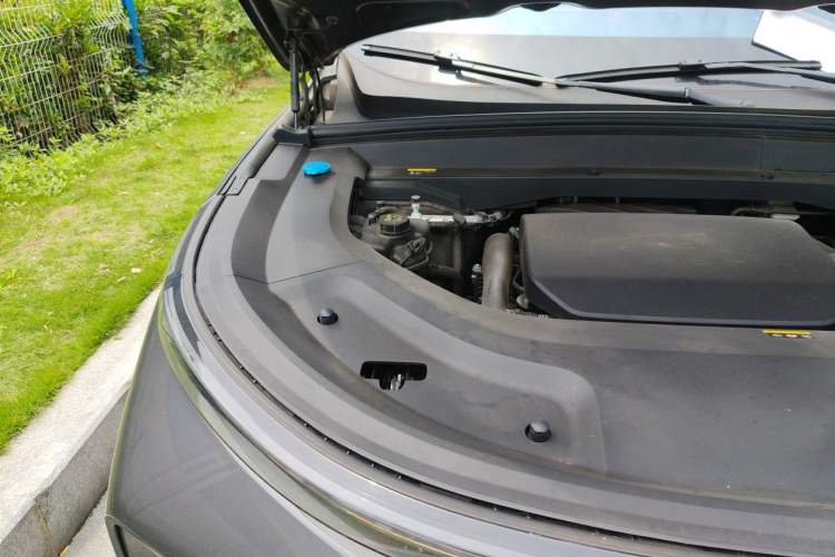 Used Li Auto L8 2023 Pro Model Engine Bay Right