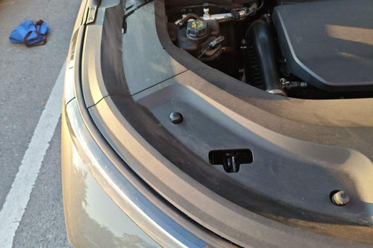 Used Li Auto L8 2023 Pro Model Engine Bay Right