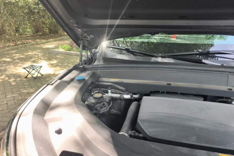 Used Li Auto L8 2023 Pro Model Engine Bay Right