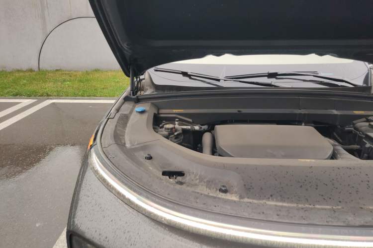 Used Li Auto L8 2023 Pro Model Engine Bay Right