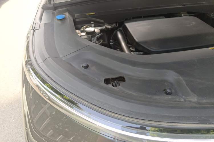 Used Li Auto L8 2023 Pro Model Engine Bay Right