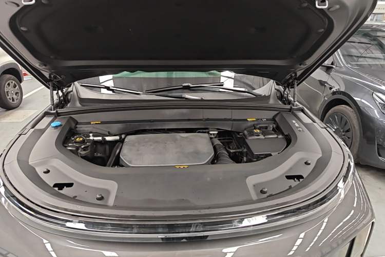 Used Li Auto L8 2023 Pro Model Engine Bay
