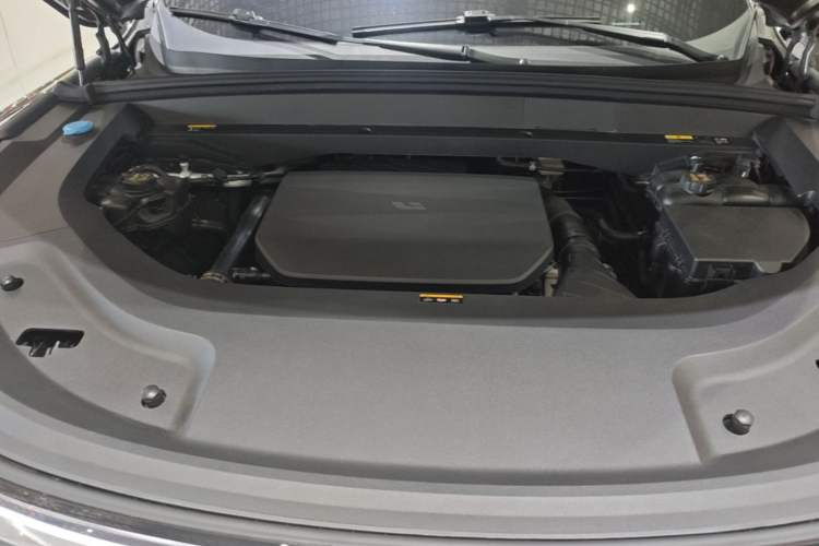 Used Li Auto L8 2023 Pro Model Engine Bay