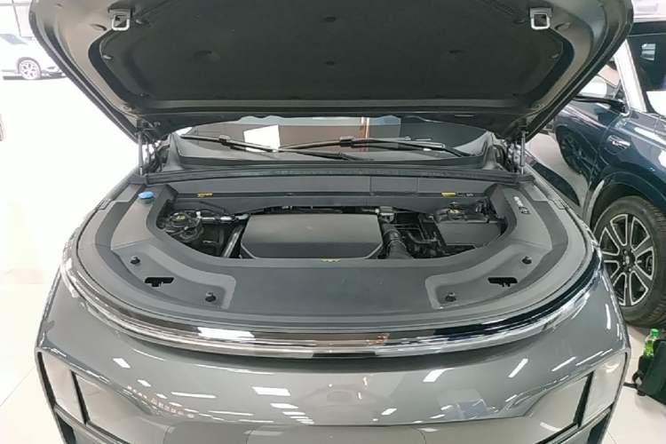 Used Li Auto L8 2023 Pro Model Engine Bay