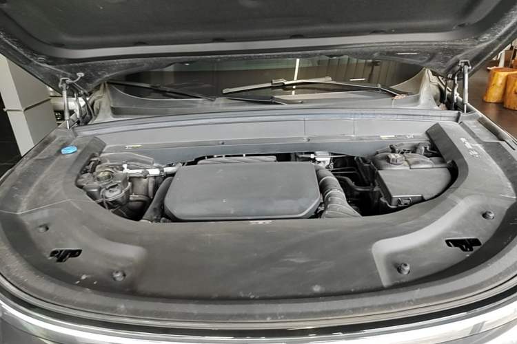 Used Li Auto L8 2023 Pro Model Engine Bay