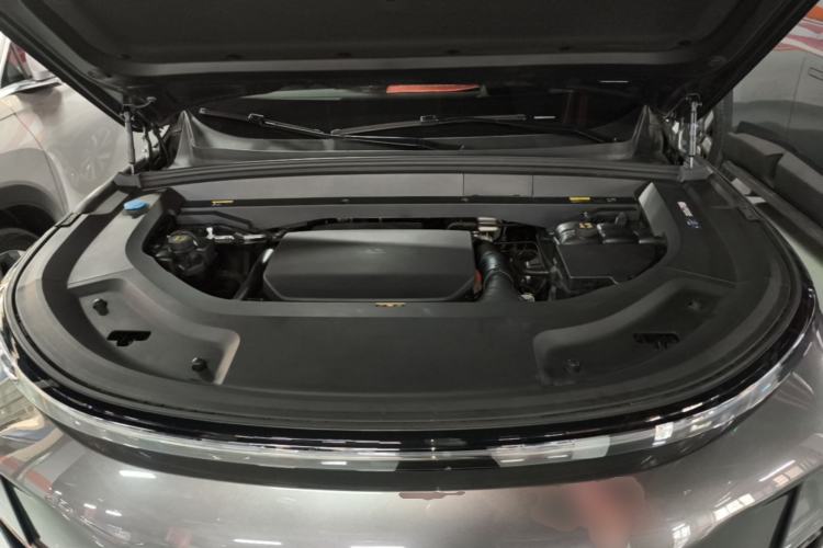 Used Li Auto L8 2023 Pro Model Engine Bay
