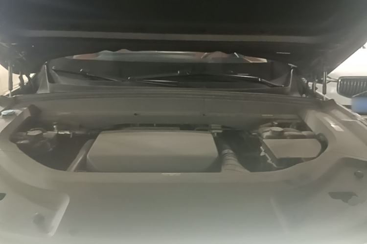 Used Li Auto L8 2023 Pro Model Engine Bay