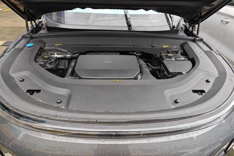 Used Li Auto L8 2023 Pro Model Engine Bay