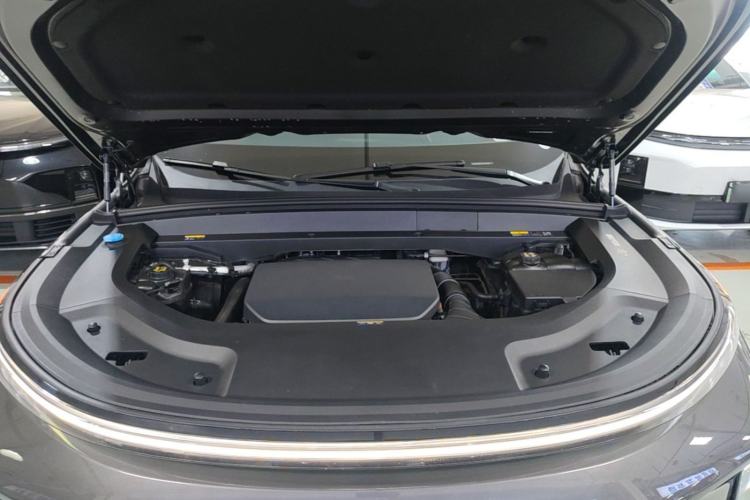 Used Li Auto L8 2023 Pro Model Engine Bay
