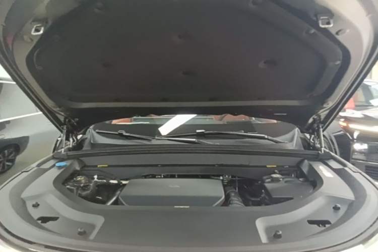 Used Li Auto L8 2023 Air model Engine Bay