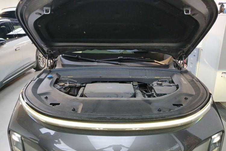 Used Li Auto L8 2023 Pro Model Engine Bay