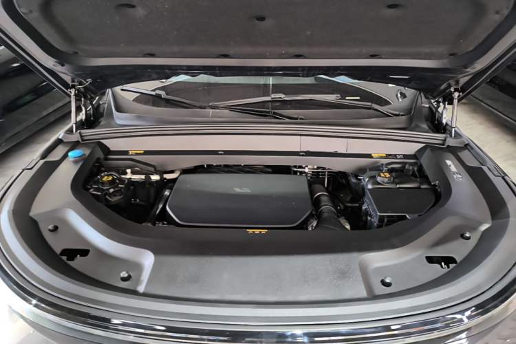 Used Li Auto L8 2023 Air model Engine Bay
