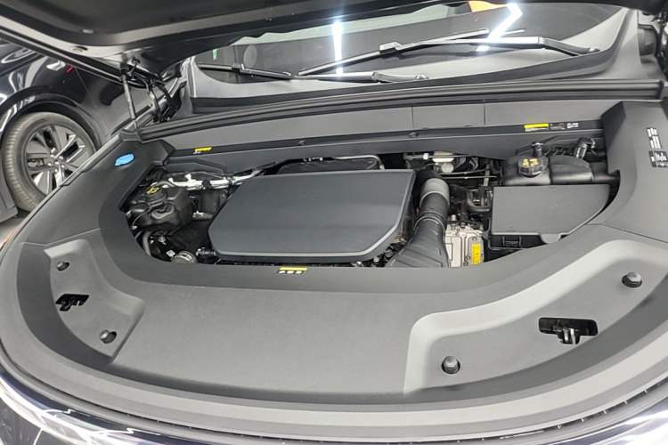 Used Li Auto L8 2023 Pro Model Engine Bay