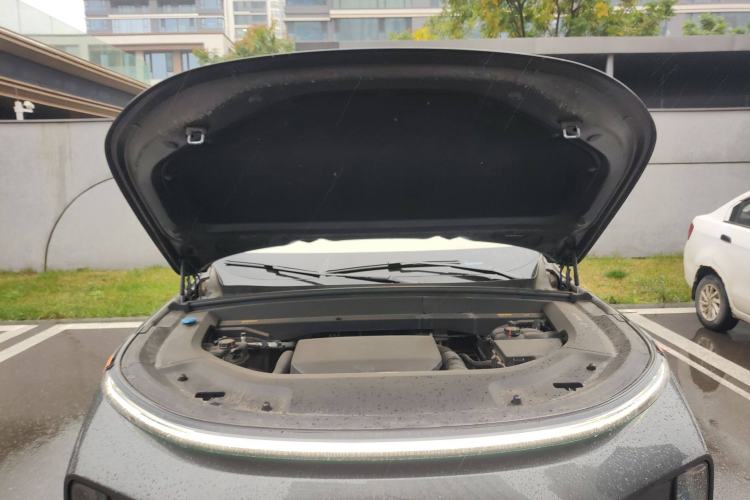 Used Li Auto L8 2023 Pro Model Engine Bay