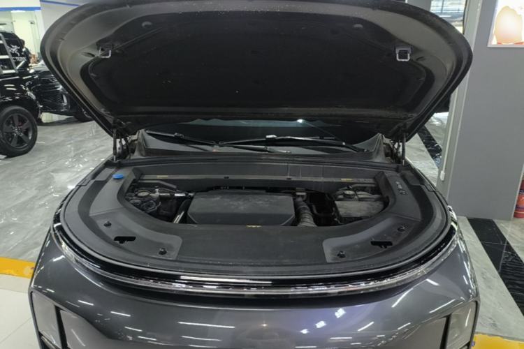 Used Li Auto L8 2023 Pro Model Engine Bay