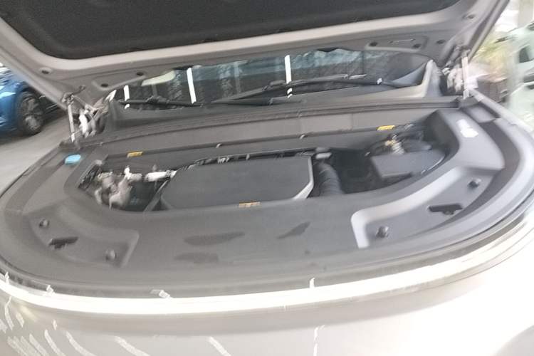 Used Li Auto L8 2023 Pro Model Engine Bay