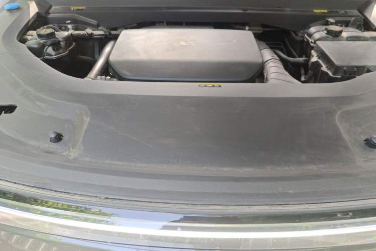 Used Li Auto L8 2023 Pro Model Engine Bay