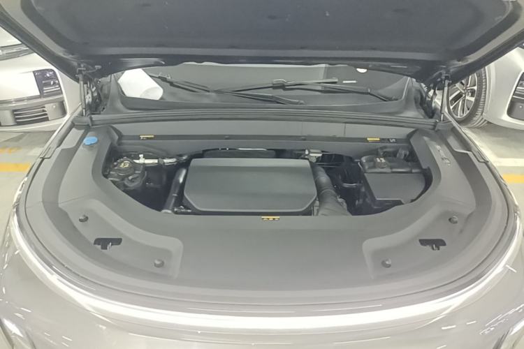 Used Li Auto L8 2023 Pro Model Engine Bay