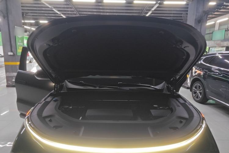 Used Li Auto L8 2023 Pro Model Engine Bay