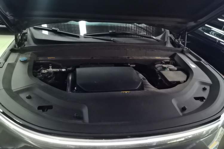 Used Li Auto L8 2023 Pro Model Engine Bay