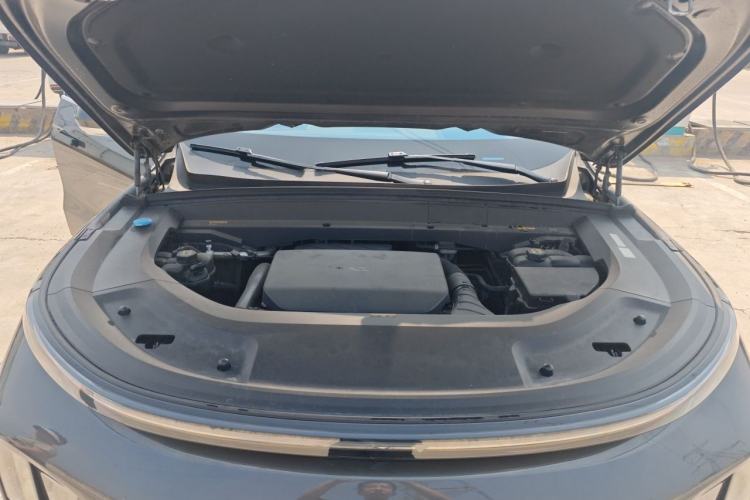 Used Li Auto L8 2023 Pro Model Engine Bay