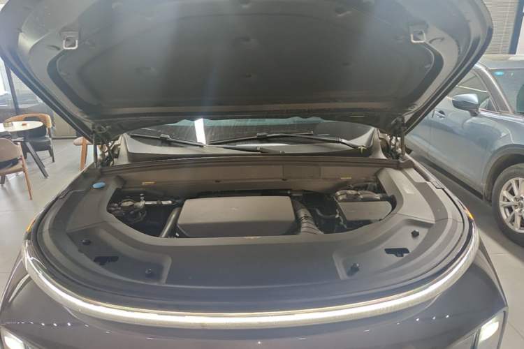 Used Li Auto L8 2023 Pro Model Engine Bay
