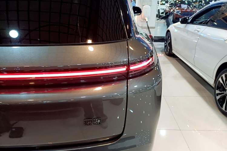 Used Li Auto L8 2023 Pro Model Exterior 3