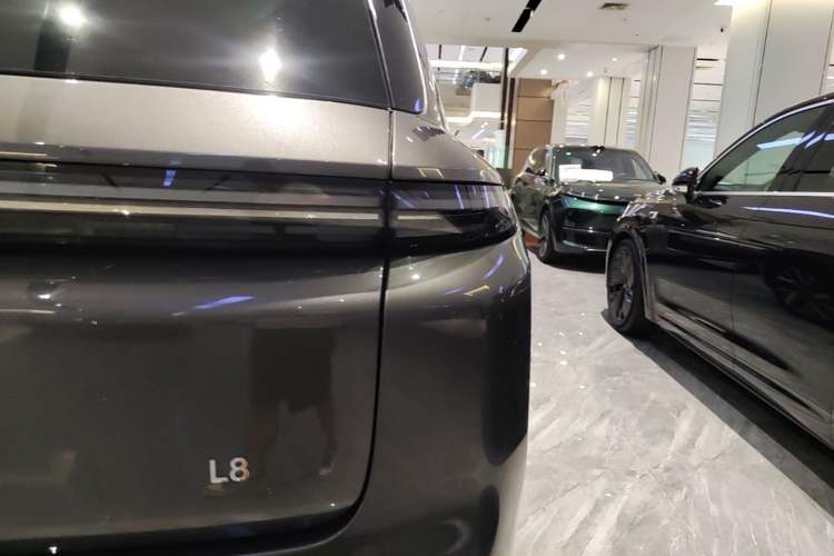 Used Li Auto L8 2023 Pro Model Exterior 3