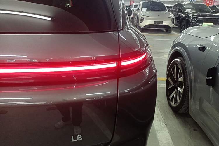 Used Li Auto L8 2023 Pro Model Exterior 3