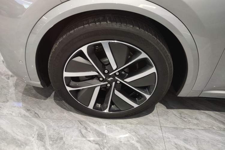 Used Li Auto L8 2023 Max model Exterior 4