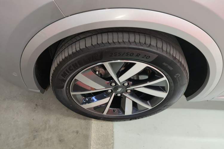 Used Li Auto L8 2023 Pro Model Exterior 4