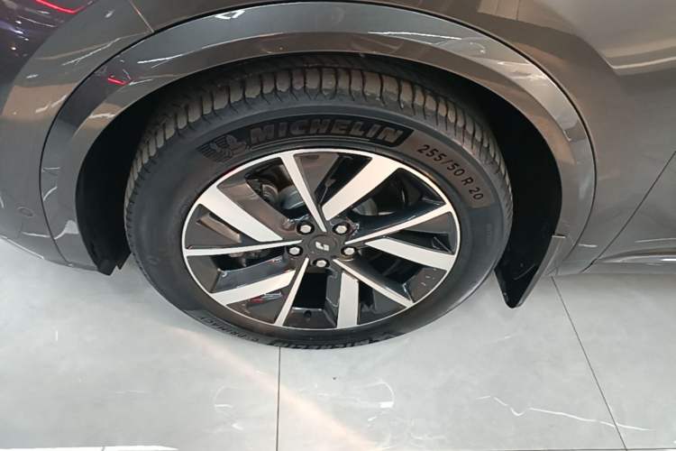 Used Li Auto L8 2023 Pro Model Exterior 4