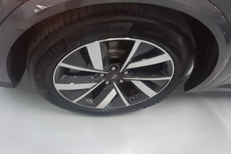 Used Li Auto L8 2023 Pro Model Exterior 4