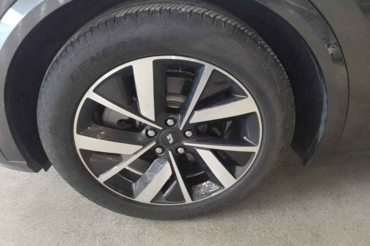 Used Li Auto L8 2023 Pro Model Exterior 4