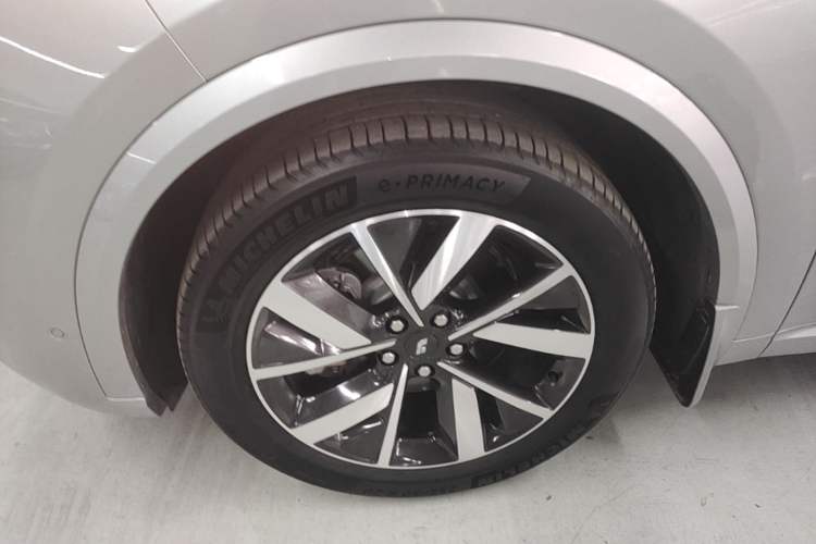 Used Li Auto L8 2023 Pro Model Exterior 4