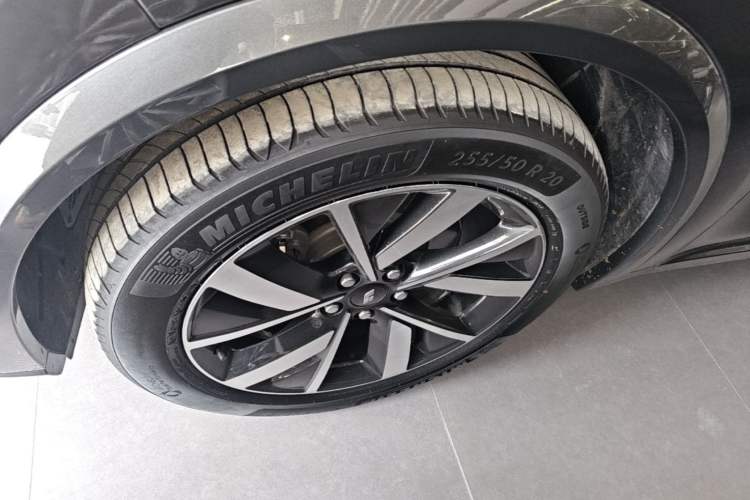 Used Li Auto L8 2023 Pro Model Exterior 4