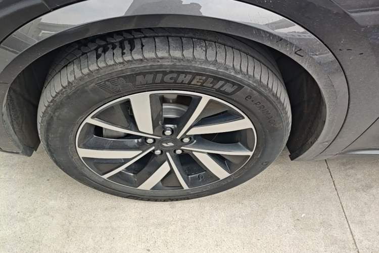 Used Li Auto L8 2023 Pro Model Exterior 4
