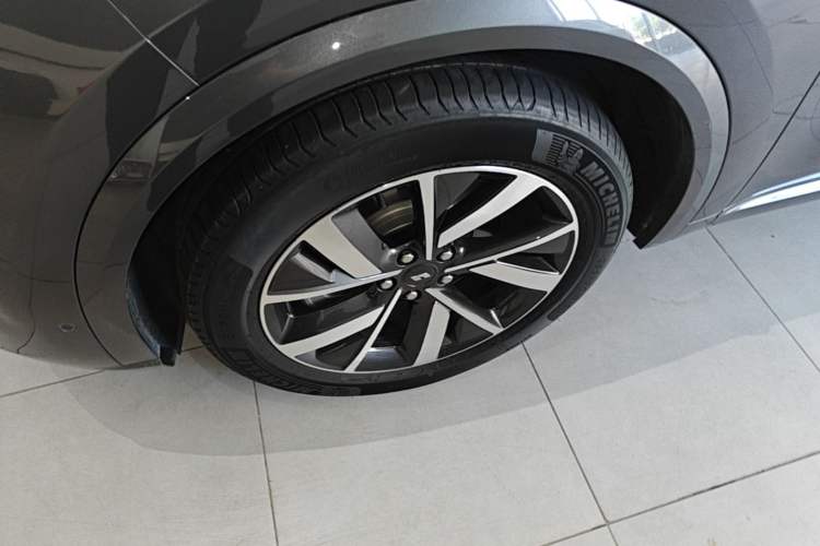 Used Li Auto L8 2023 Pro Model Exterior 4