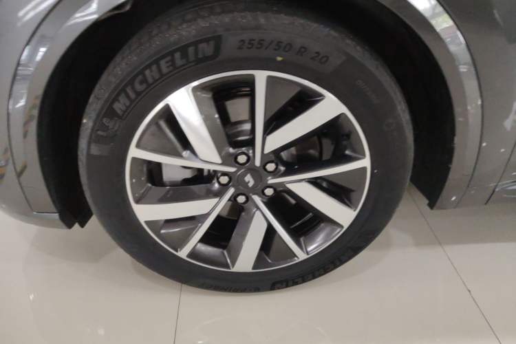 Used Li Auto L8 2023 Pro Model Exterior 4