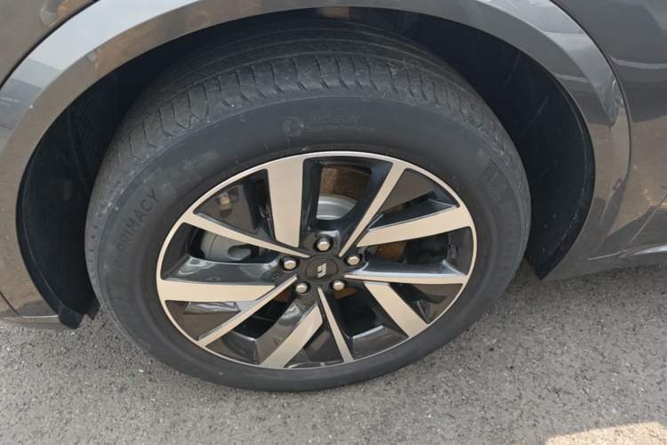 Used Li Auto L8 2023 Air model Exterior 4