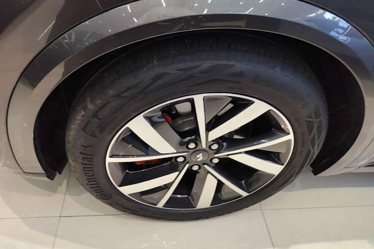 Used Li Auto L8 2023 Pro Model Exterior 4