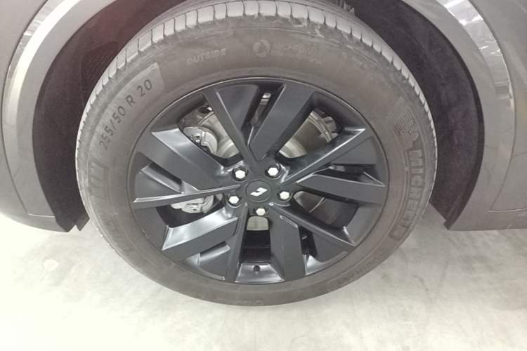 Used Li Auto L8 2023 Pro Model Exterior 4