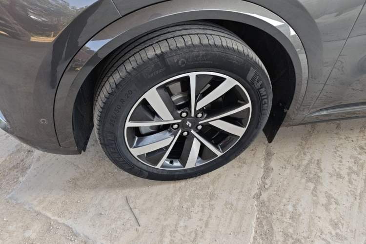 Used Li Auto L8 2023 Air model Exterior 4